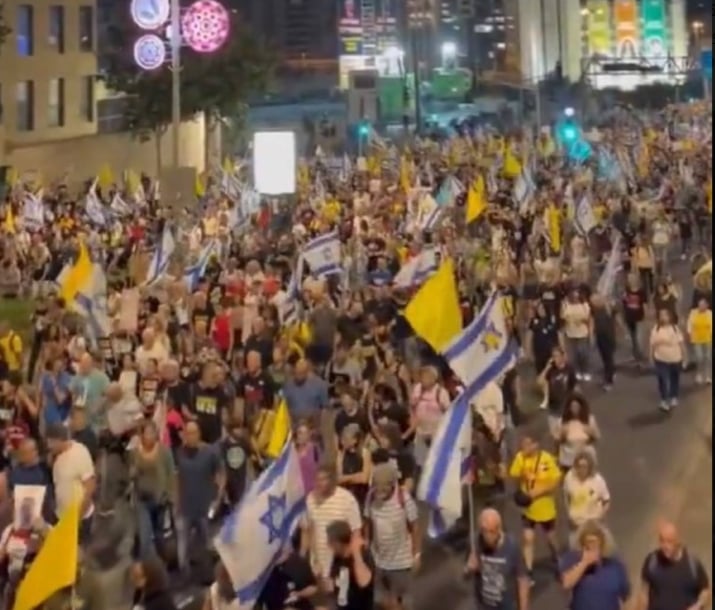 "لا لحرب أبدية"… الشارع الإسرائيلي ينتفض! (فيديو)