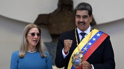 من خلف القضبان… مادورو وزوجته يكسران الصمت بأول رسالة