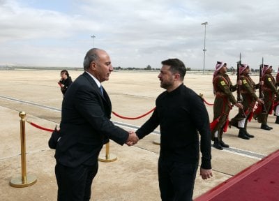 بعد الاتفاقيات الخليجية… زيلينسكي يحط في الأردن بجولة أمنية لافتة