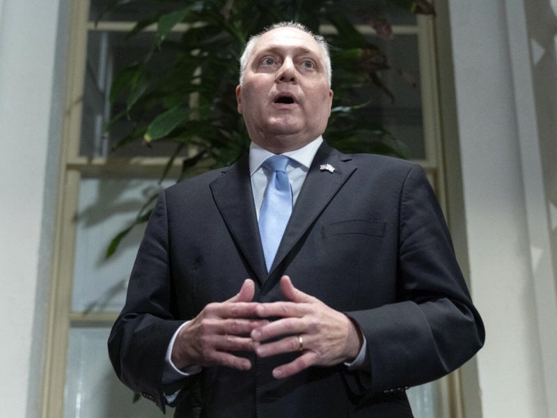 زعيم الجمهوريين لا يستبعد تدخلاً برياً أميركياً في إيران