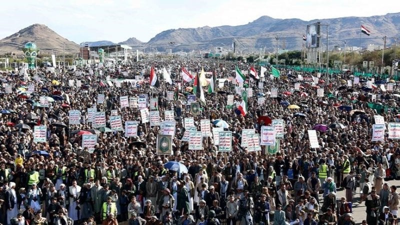 "ثابتون وجاهزون لكل الخيارات"… الحوثيون يحشدون في ميدان السبعين