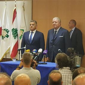 المشنوق للواء ابراهيم: أنتم مسؤولون عن شعبين... وتستحقّون التهنئة 