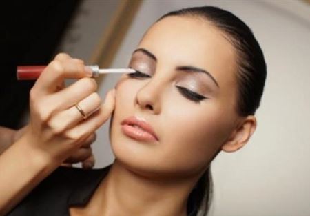 إليكن ما يكرهه الرجال  في مكياج المرأة !