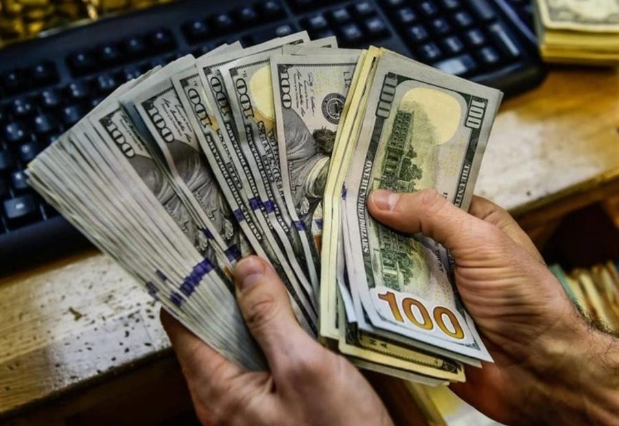 هذا ما توقّعه نقيبُ الصيارفة بشأن سعر الدولار  هذا ما توقّعه نقيبُ الصيارفة بشأن سعر الدولار