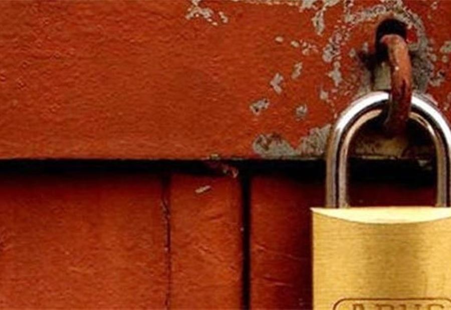 إقفال مصلحتين لسوريين في اقليم الخروب