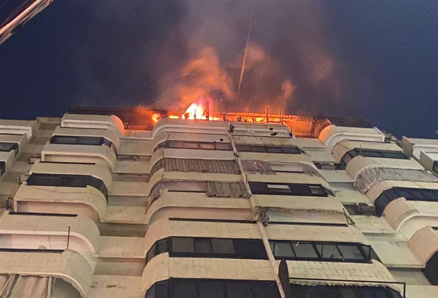 بالصور: حريقٌ داخل مبنى في الطيونة  بالصور: حريقٌ داخل مبنى في الطيونة