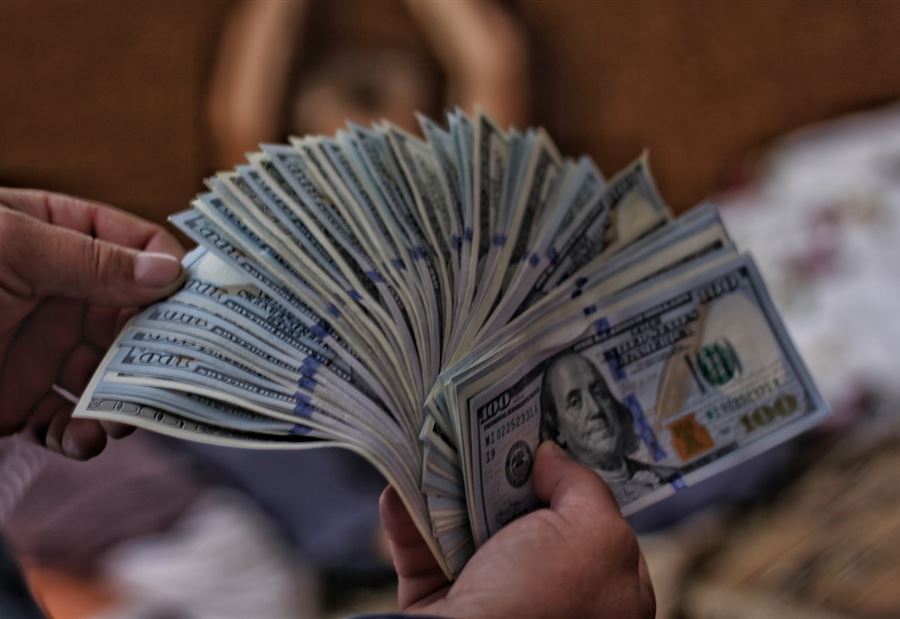 المواقع الإلكترونية والدولار: ننقل الخبر لا أكثر!