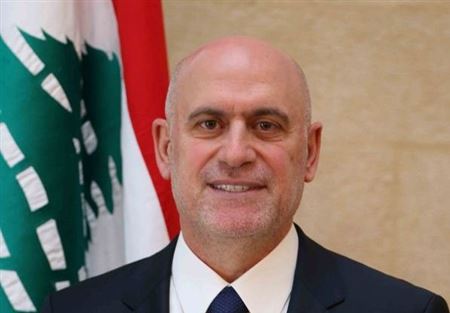 فنيانوس تابع المطالب الإنمائية بقاعاً