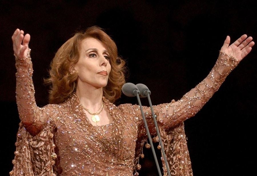 فيروز وأولادها بصورة عائلية "مكتملة النصاب"!