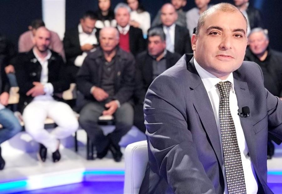 بينَ بدري ضاهر وعباس إبراهيم