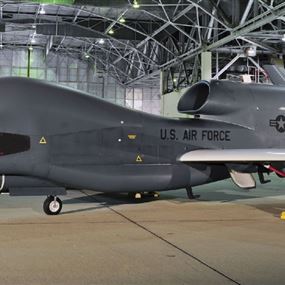 فقدان طائرة تجسس استراتيجية أميركية في البحر المتوسط فقدان طائرة تجسس استراتيجية أميركية في البحر المتوسط