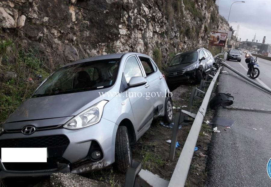 4 جرحى بحادث تصادم على اوتوستراد الجية 