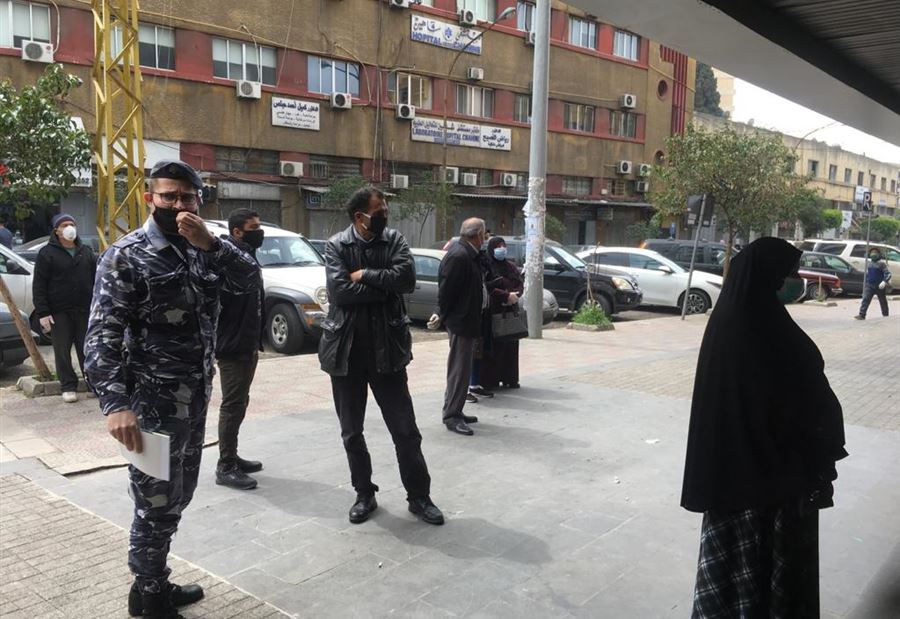 انتشارٌ لقوى الامن أمام ماكينات "ATM" في طرابلس