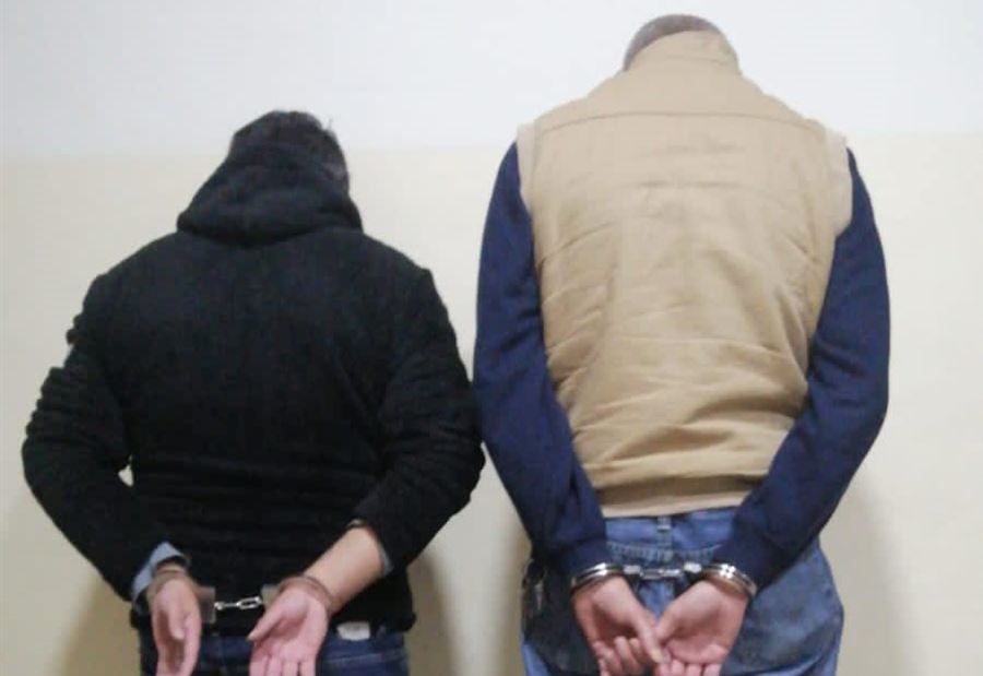 يبيعان طوابع مزوّرة بأسعار خيالية
