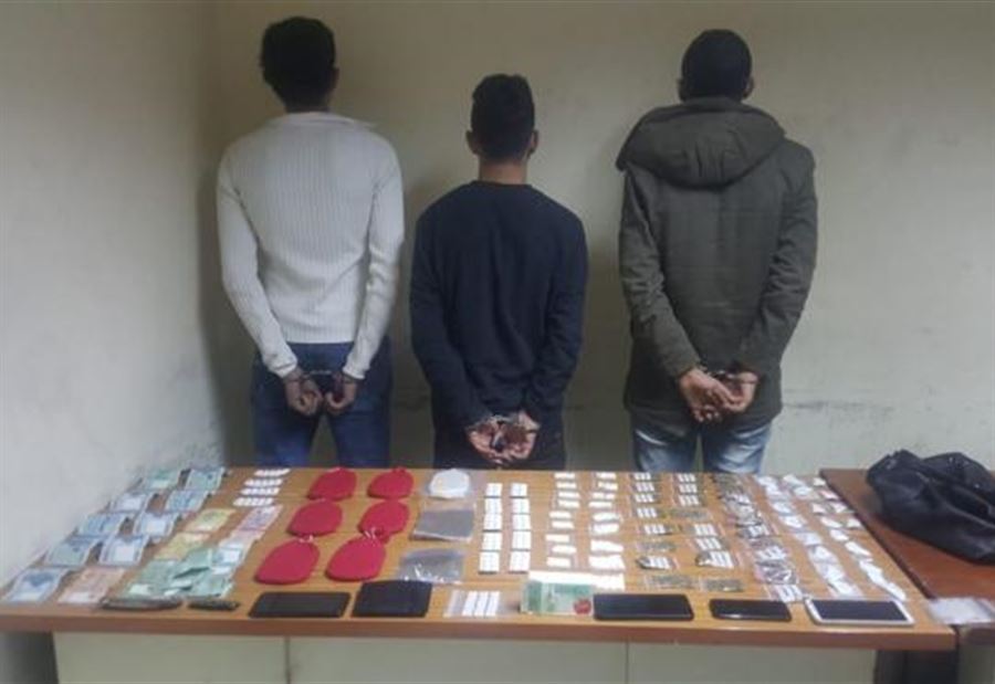 بالصورة: توقيف مروجي مخدرات في برج حمود