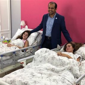 بالصورة: سفير خليجي يطمئن على ابنتي ريفي 