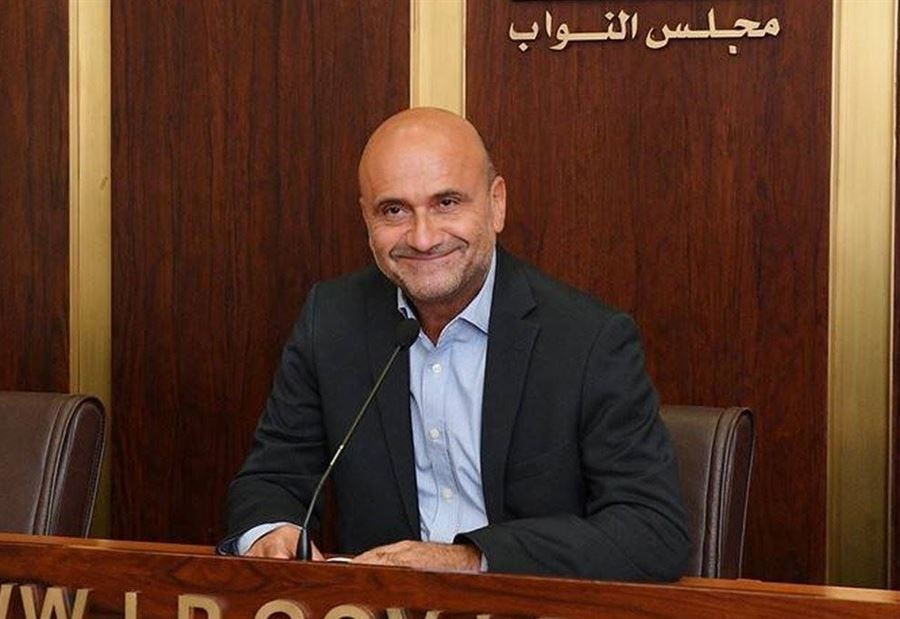 أبي رميا: عيب على السياسيين!