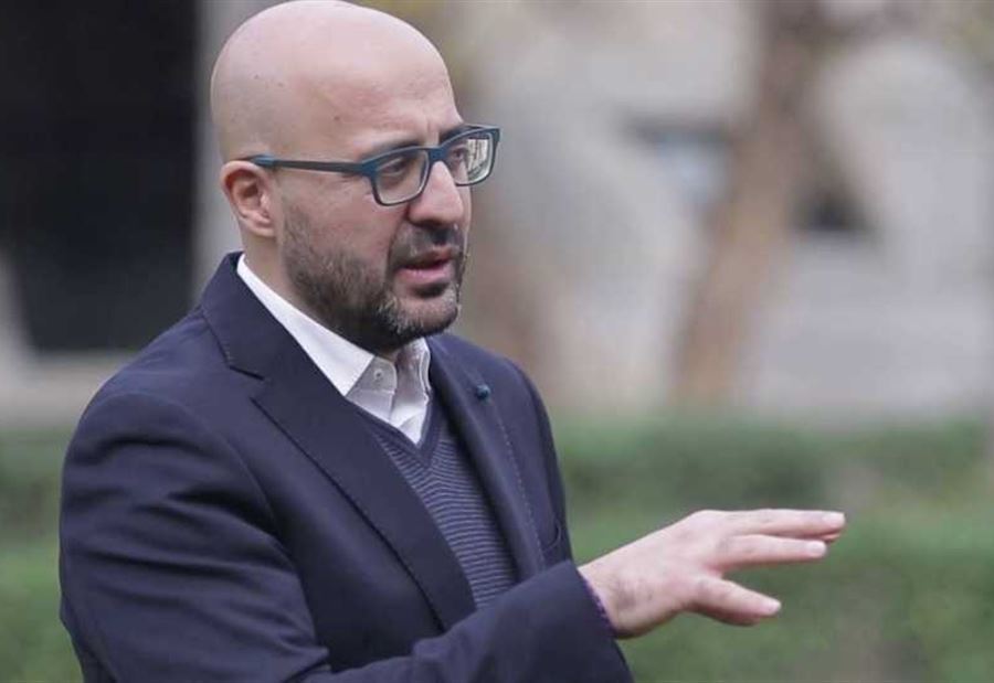 بعد سقوط جزء من الأهراءات... تعليق لوزير البيئة! 