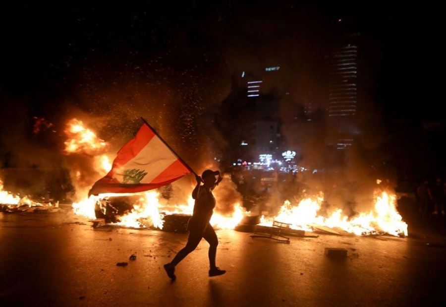 "3 أسباب وراء الإنهيار الذي يشهدهُ لبنان!"