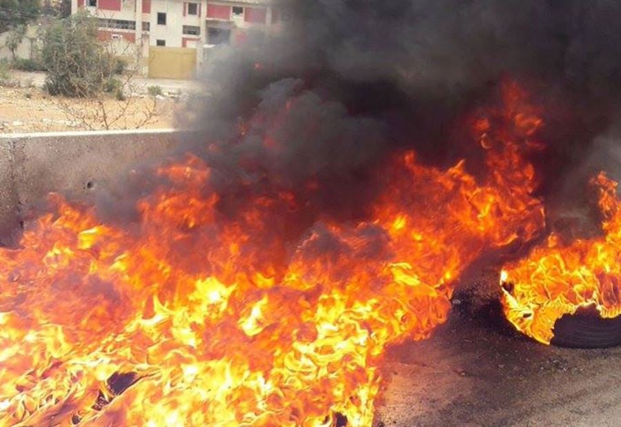 جريحان بوقفة إحتجاجية في بلدة الخرايب جريحان بوقفة إحتجاجية في بلدة الخرايب