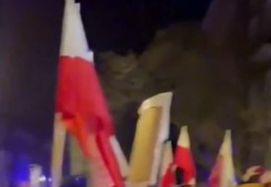 بعد اعقتال نائبين... مظاهرة "حاشدة" للإفراج عنهما! (فيديو)