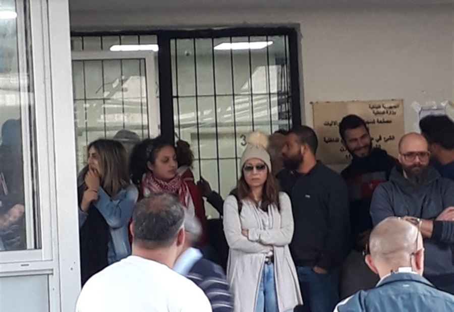 اعتصام أمام مصلحة تسجيل السيارات في جونية 