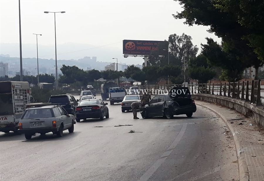 بالصور: تصادم على طريق الصيّاد  