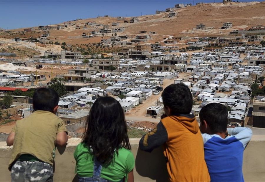 هل يربح لبنان ورقة "ترحيل" السوريين مقابل التنازل بملف الترسيم؟