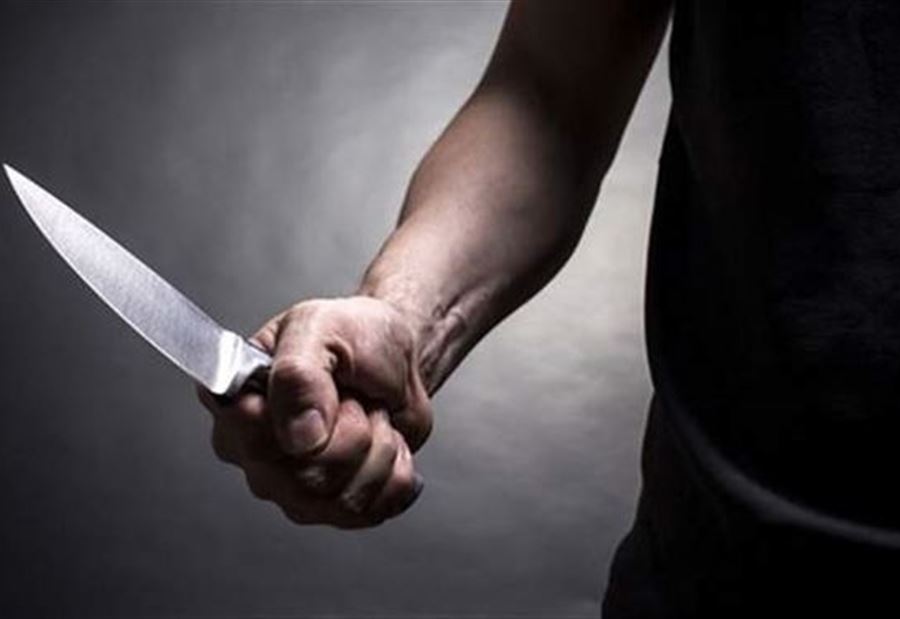 أثناء مُروره في لبعا... تعرَّض لطعناتٍ بالسكين