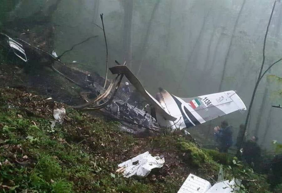 "احترقت بالكامل"... الصور الأولى لِحطام طائرة الرئيس الإيراني