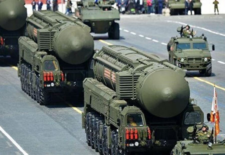 بعرض عسكري "مهول"... روسيا تهدد بالنووي! 