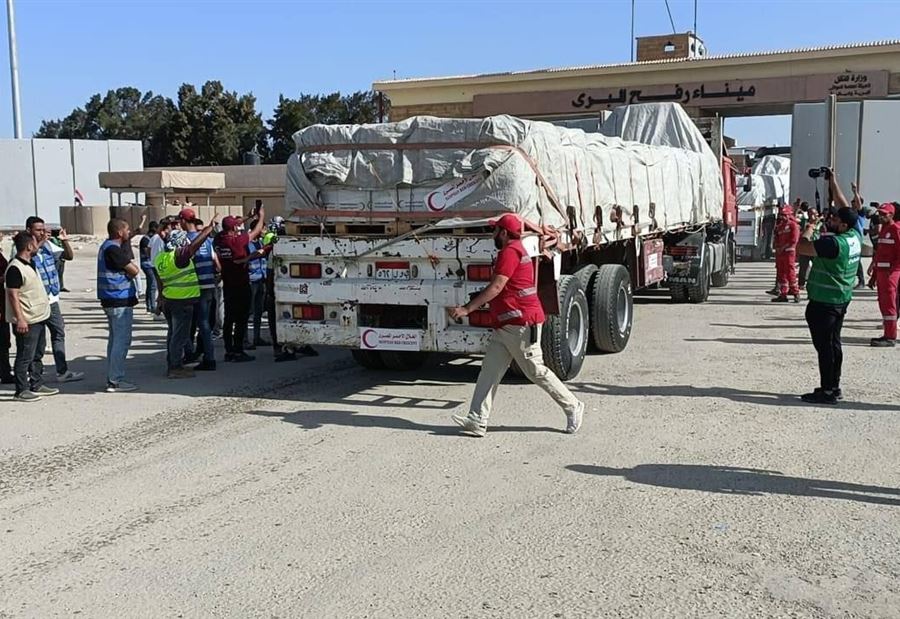 تفاصيل حمولة شاحنات المساعدات لـ غزّة