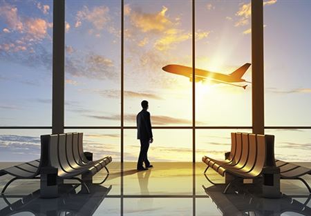 21 مليون دولار وأكثر من 10 آلاف رحلة .. من هو هذا المسافر؟