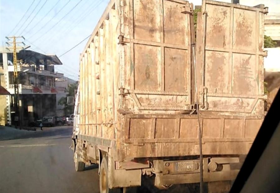 توقيف سائقي شاحنات محملة بالنفايات في فنيدق