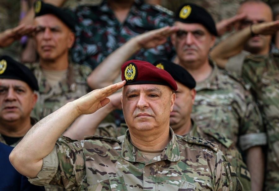 قائد الجيش يقفز فوق صلاحياته مرّة أخرى