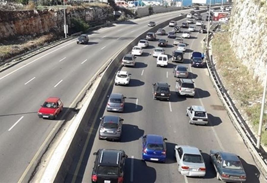 على أوتوستراد البداوي... قتيل نتيجة تصادم دراجة نارية بشاحنة