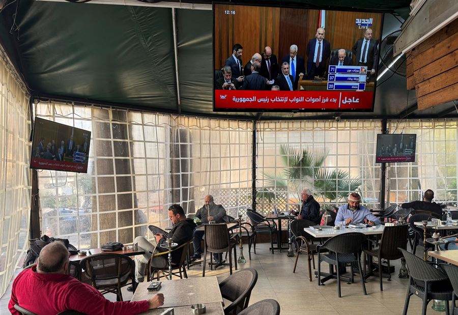 ماكرون في بيروت... الحكومة "القوية"