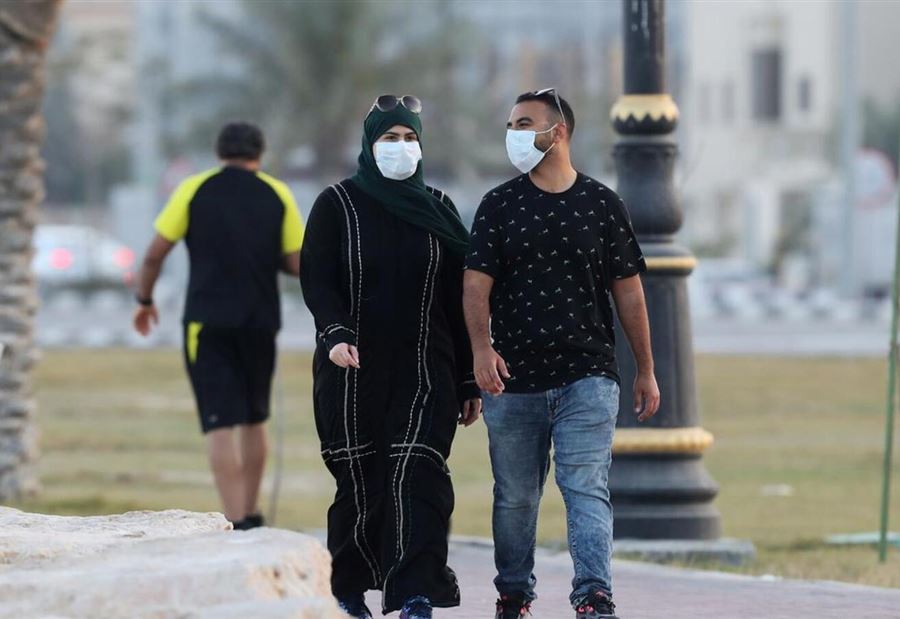 الكويت تمدد فترة حظر التجول... وتعزل منطقتين