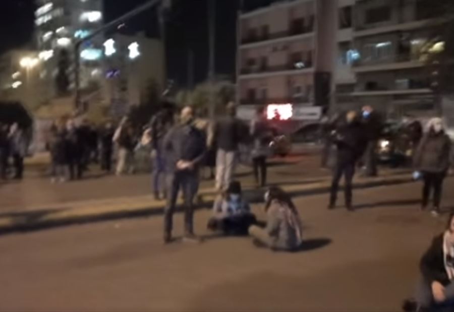 بالفيديو: المحتجون يقفلون الرينغ