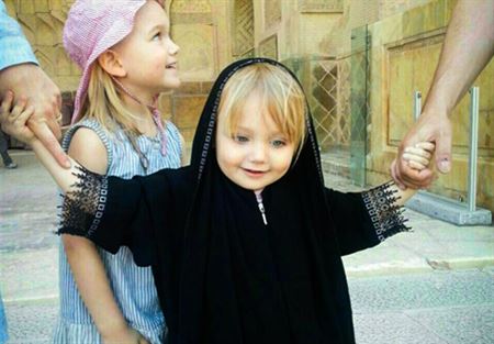 ما سر هذه الصورة التي اكتسحت مواقع التواصل ؟