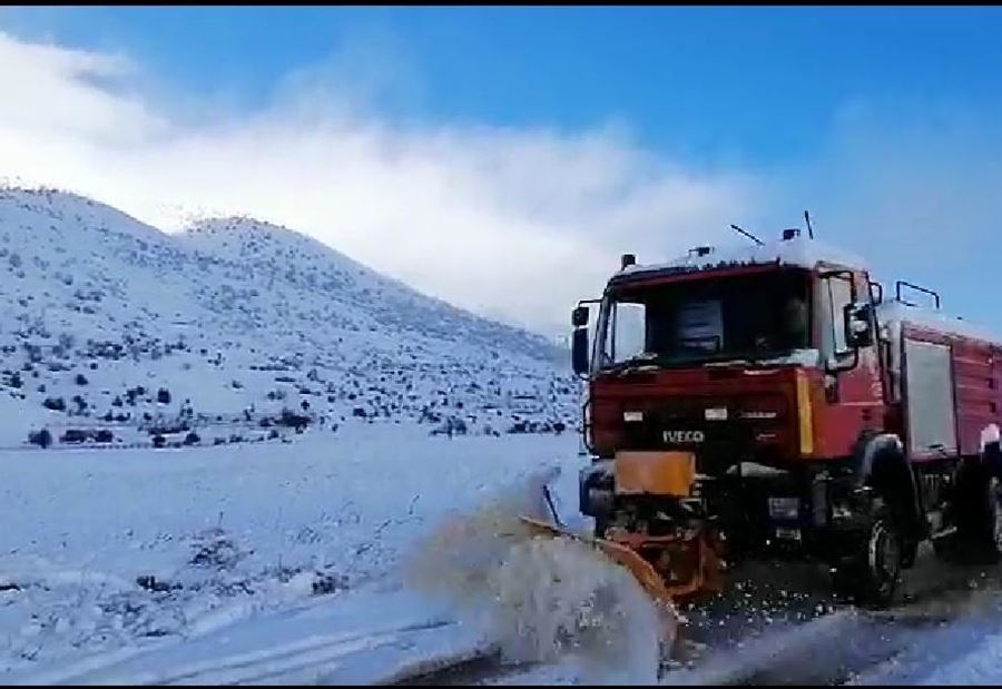 بالصورة: الجرافات فتحت الطرق في عيناتا البقاعية