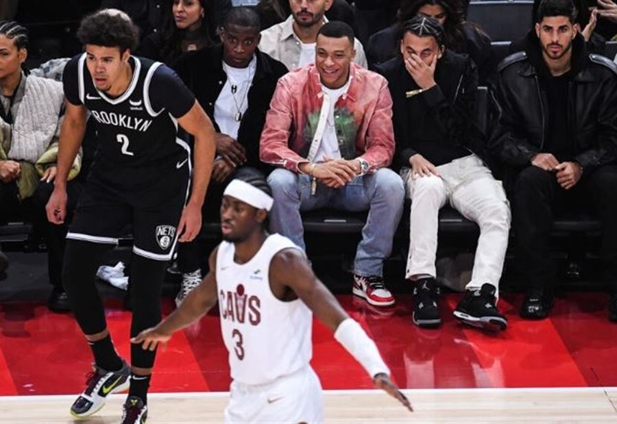 أساطير ونجوم كرة القدم يتابعون مباراة في الـ"NBA"! (صور)