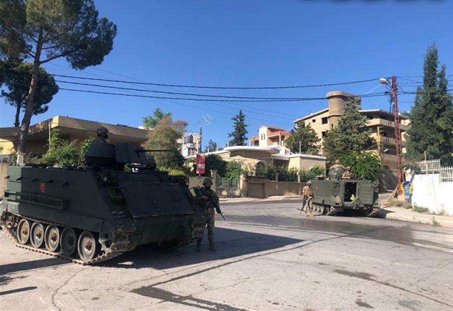 بالصور: الجيش يُداهم منازل مطلوبين في بعلبك - البقاع