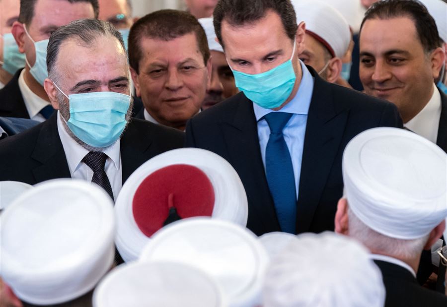 بالصور: الأسد يؤدي صلاة عيد الفطر في الجامع الأموي بدمشق