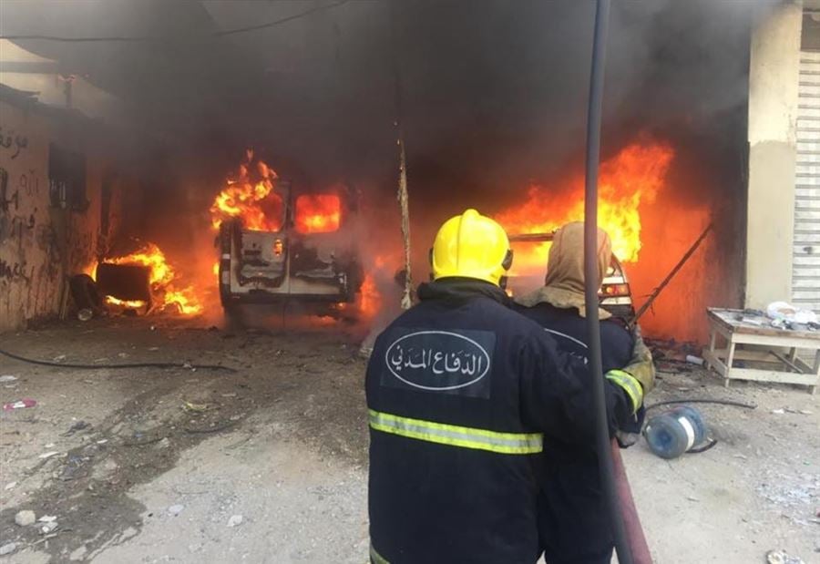 بالصور: حريق ثلاث سيارات في برج البراجنة