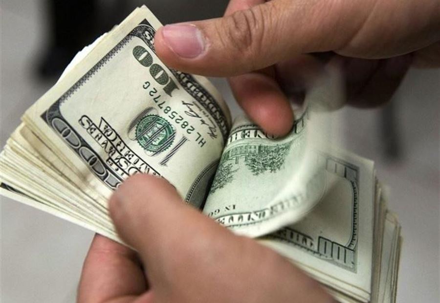 الدولار الأميركي  يتعثر مع تراجع...
