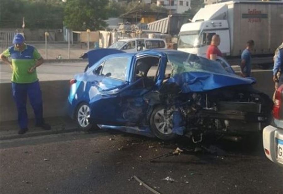 بالصور: صباح مأساوي على أوتوستراد شكا... قتيل بتدهور مركبته 