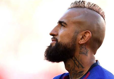 فيدال يبدأ "الحرب الكلامية" مع ريال مدريد