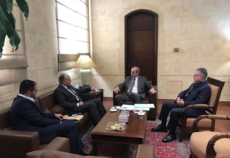 أبو الحسن تابع ورئيس مجلس الاعمار شؤونا إنمائية