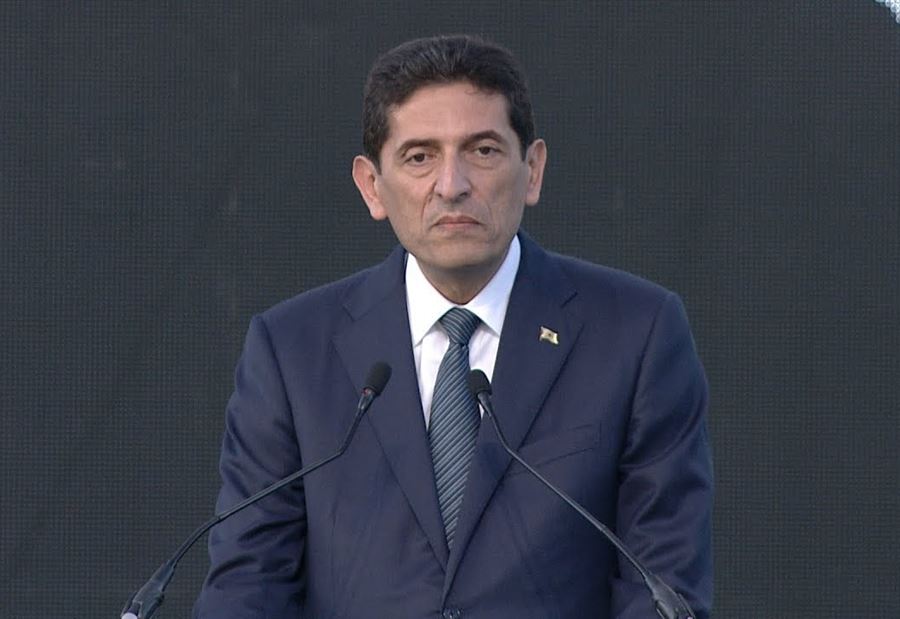 لعنة ستريدا تبعده عن المشهد العام 